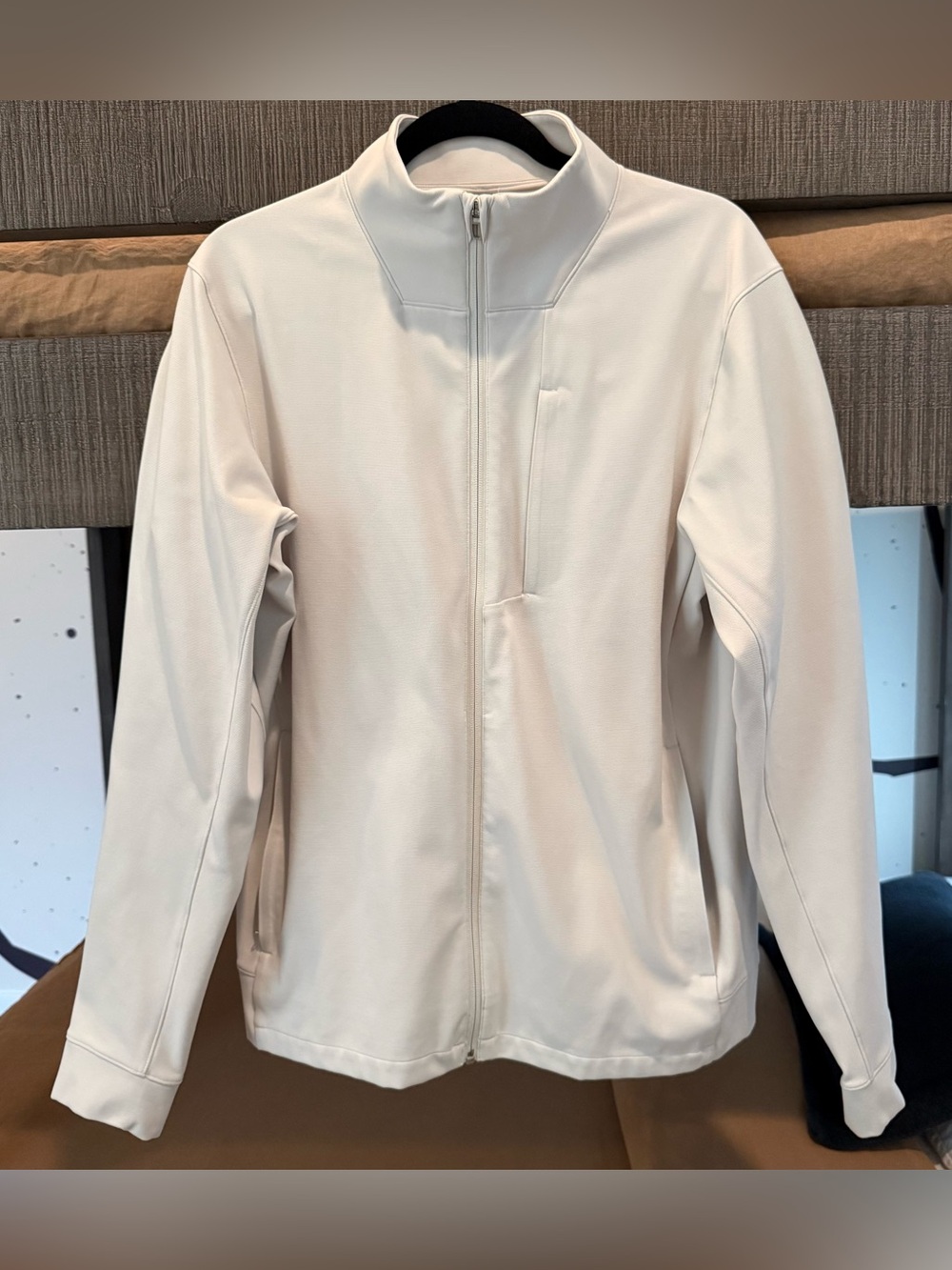 Men’s Lululemon Sojourn Ivory Lightweight Jacket, M